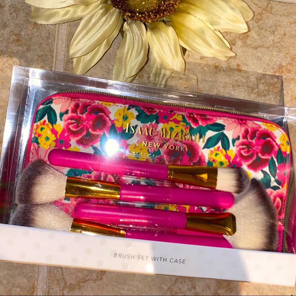 Makeup bag + brush set💓